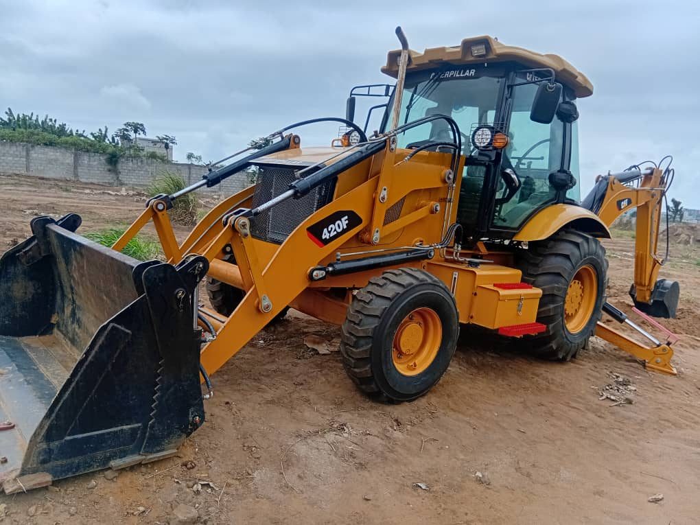 Chargeuse-pelleteuse CAT 420F - parc matériel BTP
